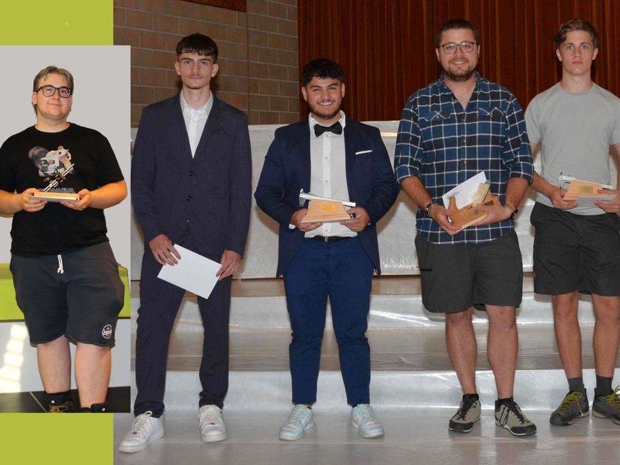 Herzlichen Glückwunsch zum Lehrabschluss Herzlichen Glückwunsch zum Lehrabschluss